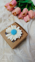 Daisy Candle